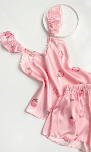 Çilek Baskılı Fırfır Detaylı Şortlu Takım