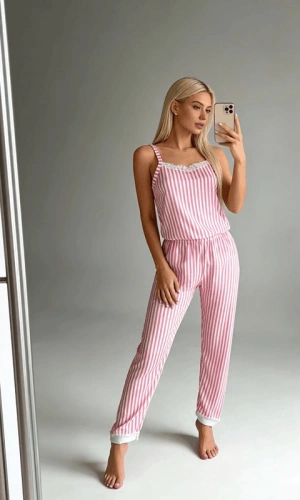 Çizgili Askılı Üstlü Pijama Takım