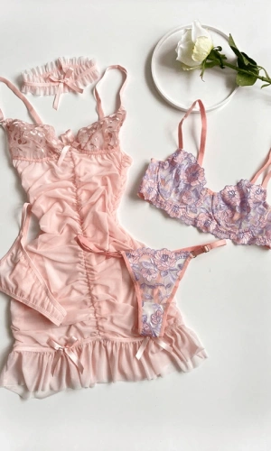 Lace Ruffle Detailed Nightgown & Floral Embroidered Bra Set Combination