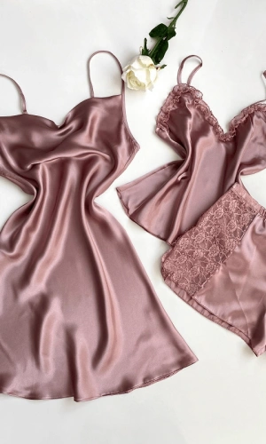 Degaje Yaka Saten Gecelik & Fırfır Detaylı Şortlu Takım Kombin