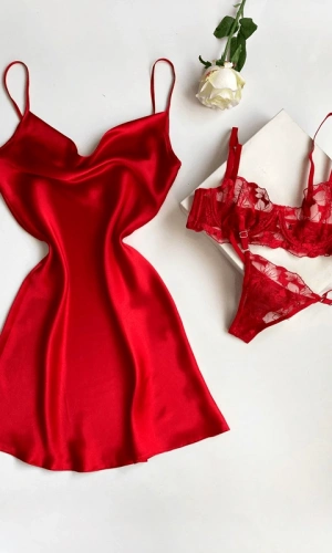 Degaje Yaka Saten Gecelik & İşlemeli Sütyen Takım Kombin