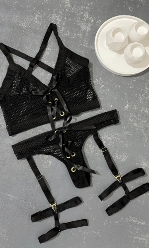 Garter Set with Mesh Leg Apparatus