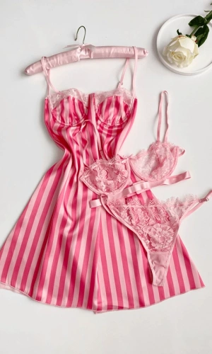 Göğüs Dantel Detaylı Saten Gecelik & Saçaklı Tranparan Sütyen Takım Kombin