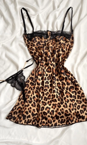 Göğüs Dantel Detaylı Saten Gecelik & Zincir Detayli String Kombin