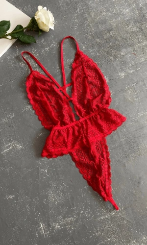 Göğüs Dekolteli Bodysuit