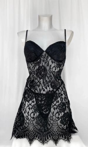 Siyah Göğüs Pedli Yumuşak Dantelli Gecelik
