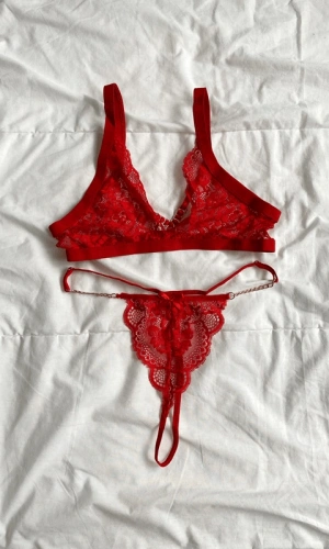 Halka Detaylı Desteksiz Sütyen & Zincir Detayli String Kombin