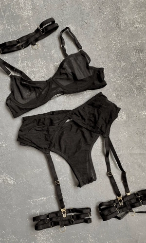 Ring Detailed Garter Set