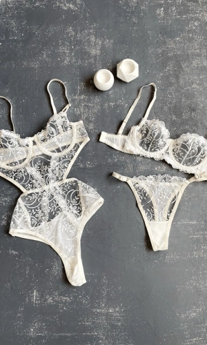 Floral Detailed Bodysuit & Ecru Flower Embroidered Bra Set Combination