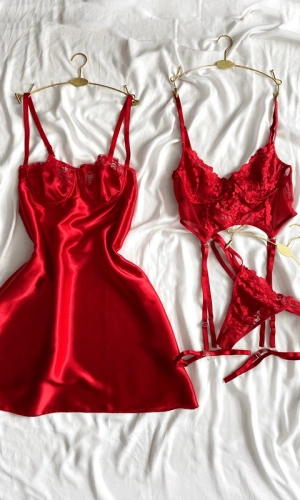 Kırmızı Dantel Detaylı Büstiyerli Jartiyer Takım & Göğüs Dantel Detaylı Saten Gecelik