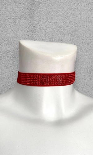 Kırmızı Taş Detaylı Boyun Aksesuarı