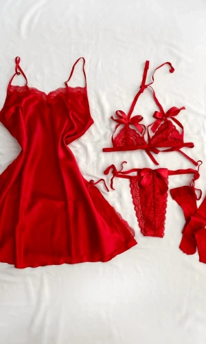 Kurdela Bağlamalı Dantel Sütyen Takım & Çorap & Gecelik