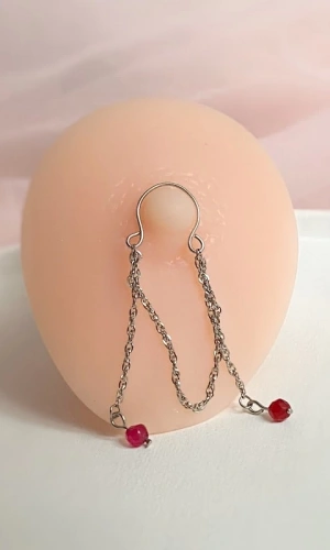 Kuvars Taşlı Çelik Zincir Detaylı Delme Gerektirmeyen Göğüs Ucu Piercingi