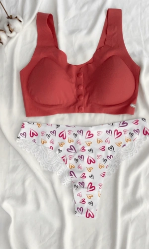 Lazer Kesim Çıkarılabilir Pedli Hayalet Sütyen & Dantel Detaylı Renkli Kalp Basklılı Lazer Kesim Tanga Kombin