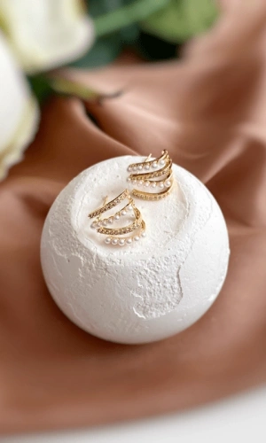 Sıralı İnci ve Taşlı Küpe