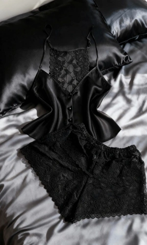 Sırtı Dantel Şortlu Takım