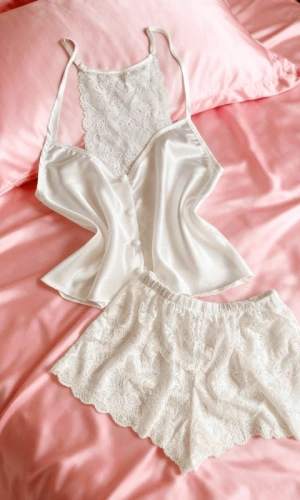 Sırtı Dantel Şortlu Takım