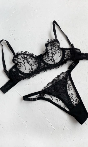 Black Floral Embroidered Bra Set
