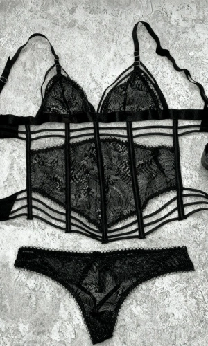 Siyah Güpürlü Büstiyer Takım