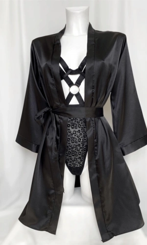 Siyah Kuşaklı Saten Sabahlık & Kristal Bodysuit Kombin