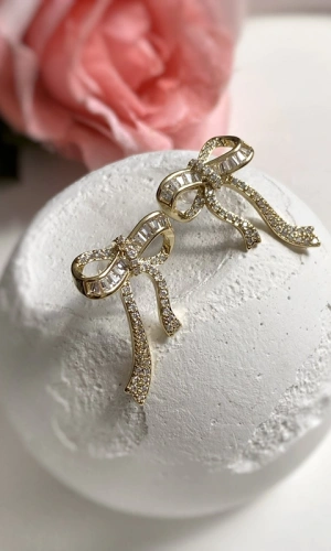 Taşlı Fiyonk Küpe