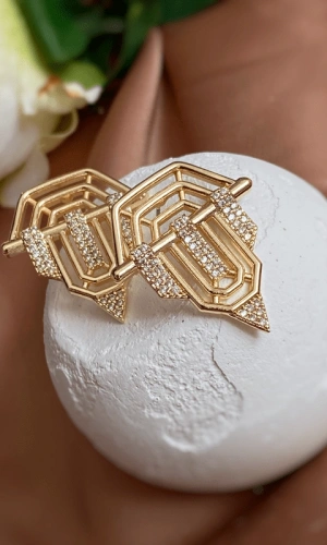 Taşlı Pramit Küpe