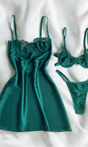 Yeşil Dantel Detaylı Balenli Sütyen Takım & Saten Gecelik Kombin