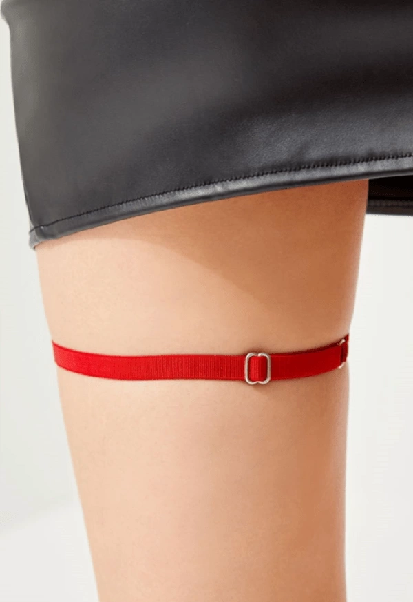 Red Chain Detail Adjustable Leg Accessory