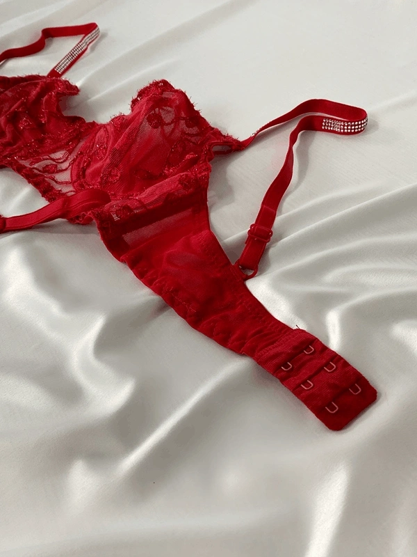 Kırmızı Kalp Detaylı Balenli Sütyen Takım