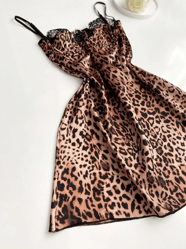 Kahverengi Leopar Göğüs Dantel Detaylı Yumuşak Saten Gecelik