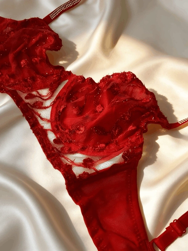 8 Parça Kırmızı Saten Dev Kombin