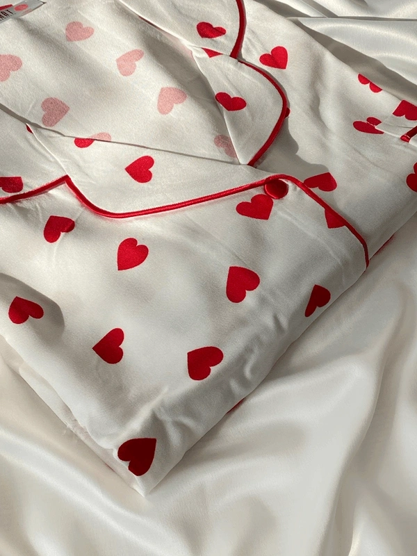 8 Parça Kırmızı Saten Dev Kombin