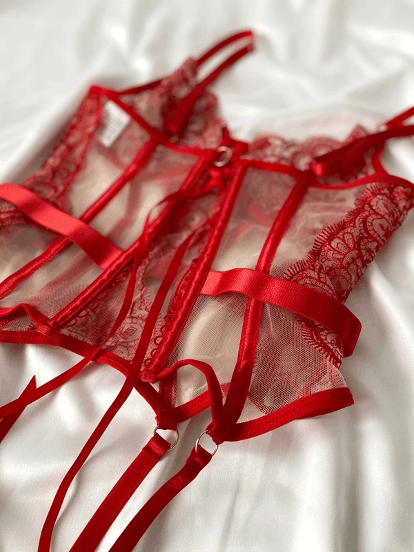 Kırmızı Bacak Aksesuarlı Halka Detaylı Private Büstiyer Takım