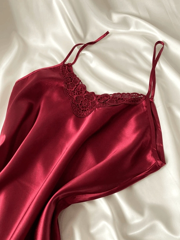 Bordo Dantel Detaylı Yumuşak Saten Gecelik