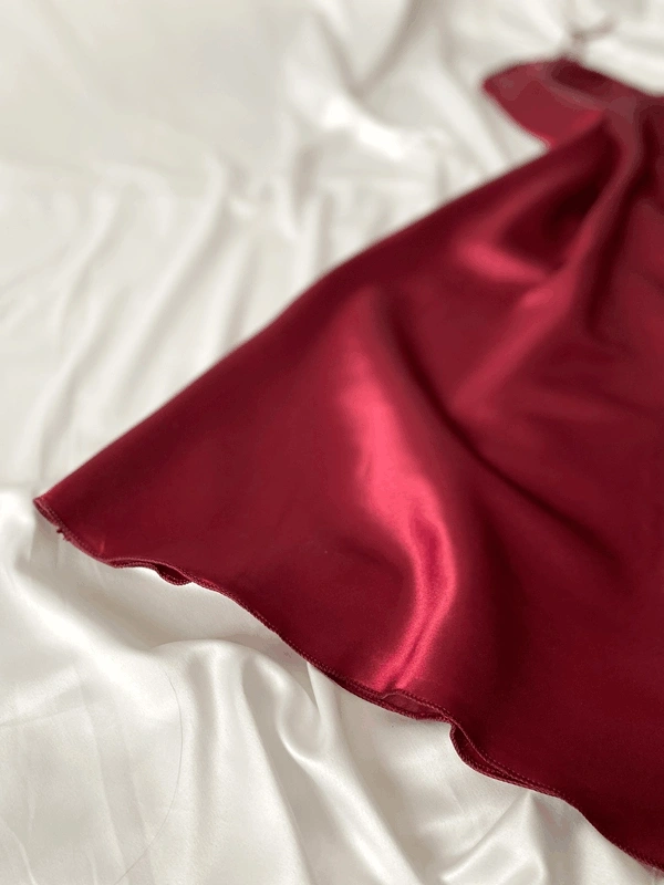 Bordo Dantel Detaylı Yumuşak Saten Gecelik