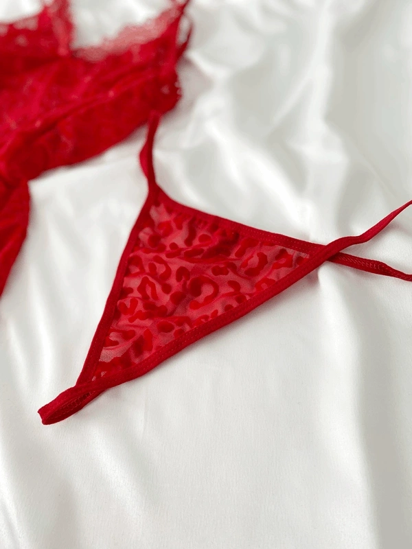 Kırmızı Flok Baskılı Yırtmaçlı Gecelik