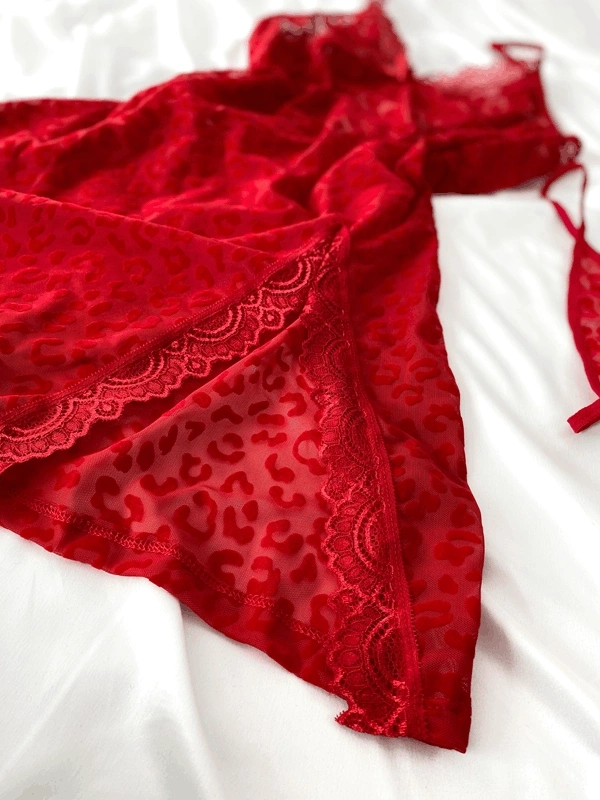 Kırmızı Flok Baskılı Yırtmaçlı Gecelik