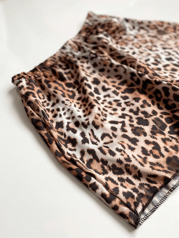 Kahverengi Leopar Askılı Saten Şortlu Takım