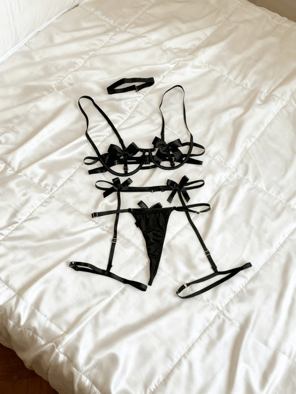 Siyah Fiyonk Detaylı Jartiyer Takım