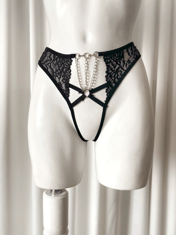 Siyah Özel Bölgesi Açık Zincir Detaylı Tanga