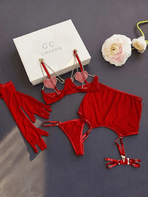 Kırmızı Kalp ve Demir Aksesuarlı Eldivenli Jartiyer Takım