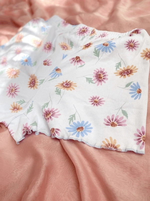 Baby Overloklu Çiçekli Şortlu Takım