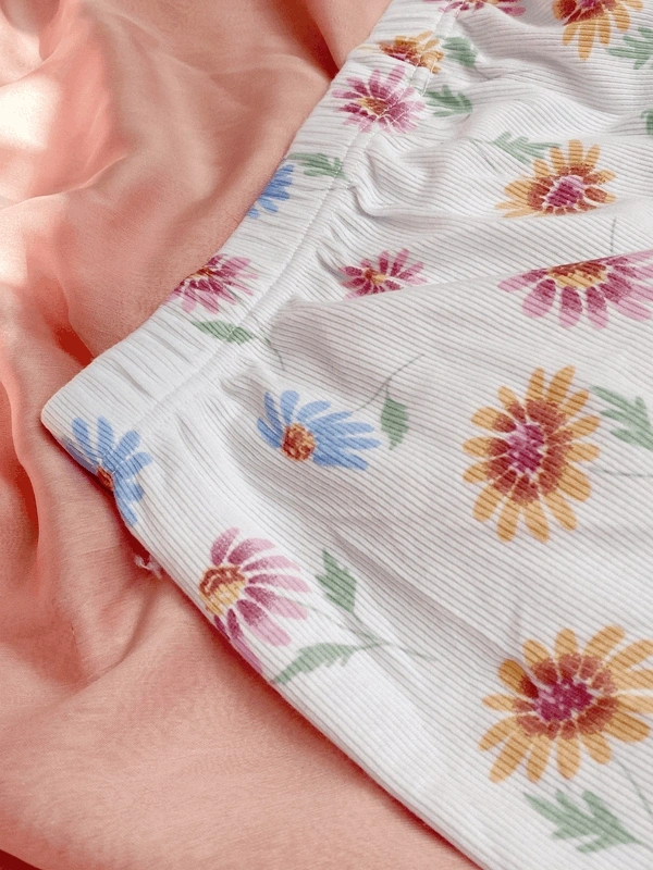 Baby Overloklu Çiçekli Şortlu Takım