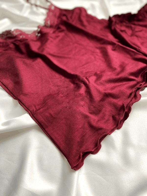 Bordo Dantel Detaylı Yumuşak Crop Şortlu Takım