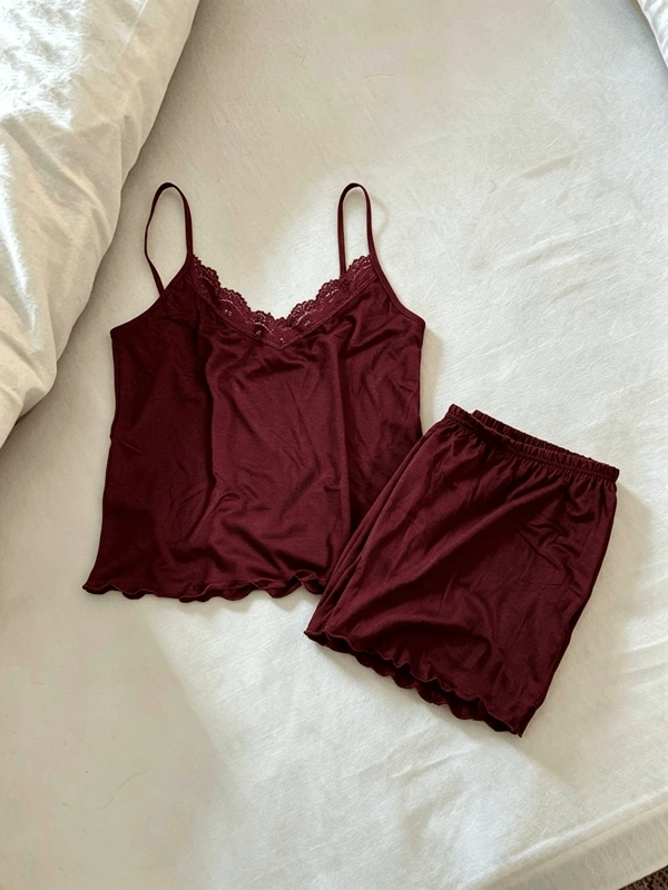 Bordo Dantel Detaylı Yumuşak Crop Şortlu Takım