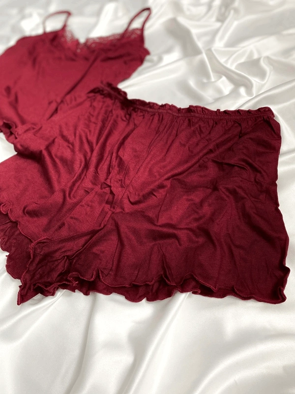Bordo Dantel Detaylı Yumuşak Crop Şortlu Takım