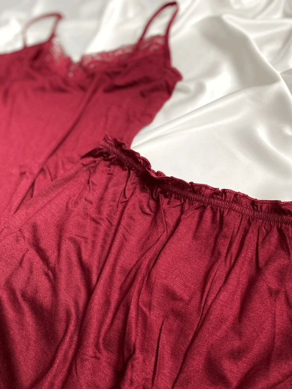 Bordo Dantel Detaylı Yumuşak Crop Şortlu Takım