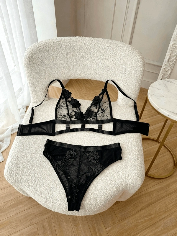Rebel Black Guipure Bra Set