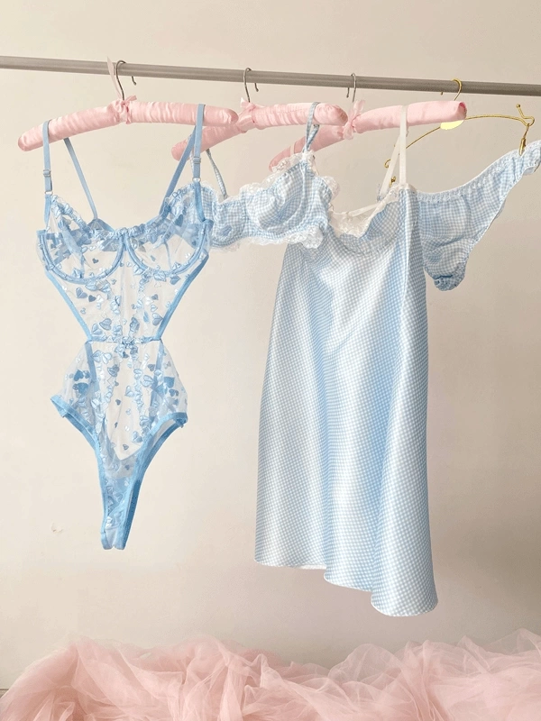 Mavi Pötikareli Göğüs Dantel Detaylı Saten Gecelik & Sütyen Takım & Kalp İşlemeli Bodysuit