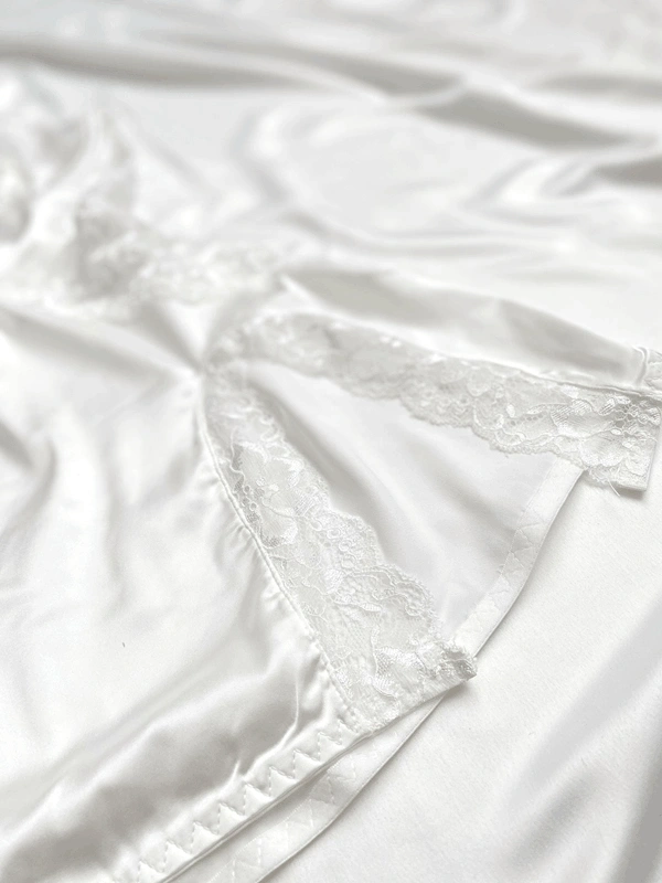 Beyaz Dantel ve Yırtmaç Detaylı Balenli Saten Private Babydoll